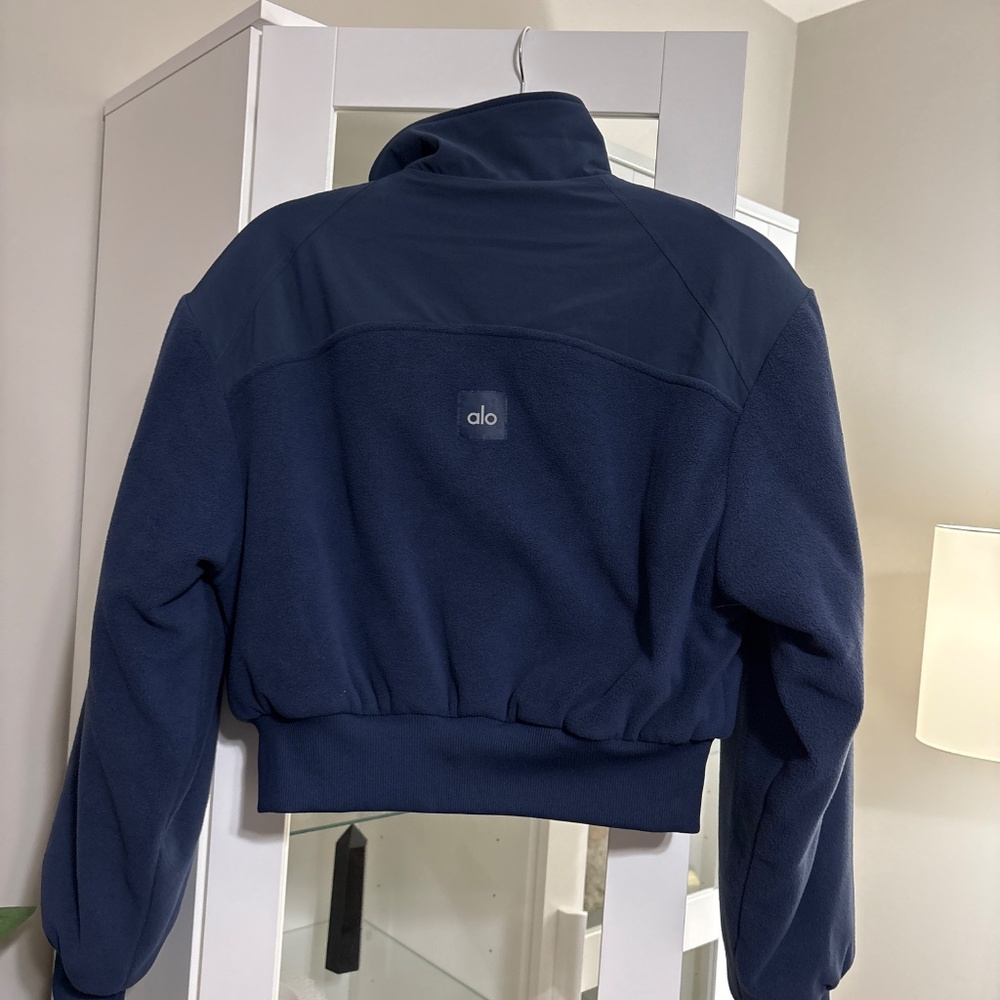 ALO Yoga Polar Fleece Cropped Wintry Mix Jacket in Navy size Medium NWT - Picture 3 of 5
